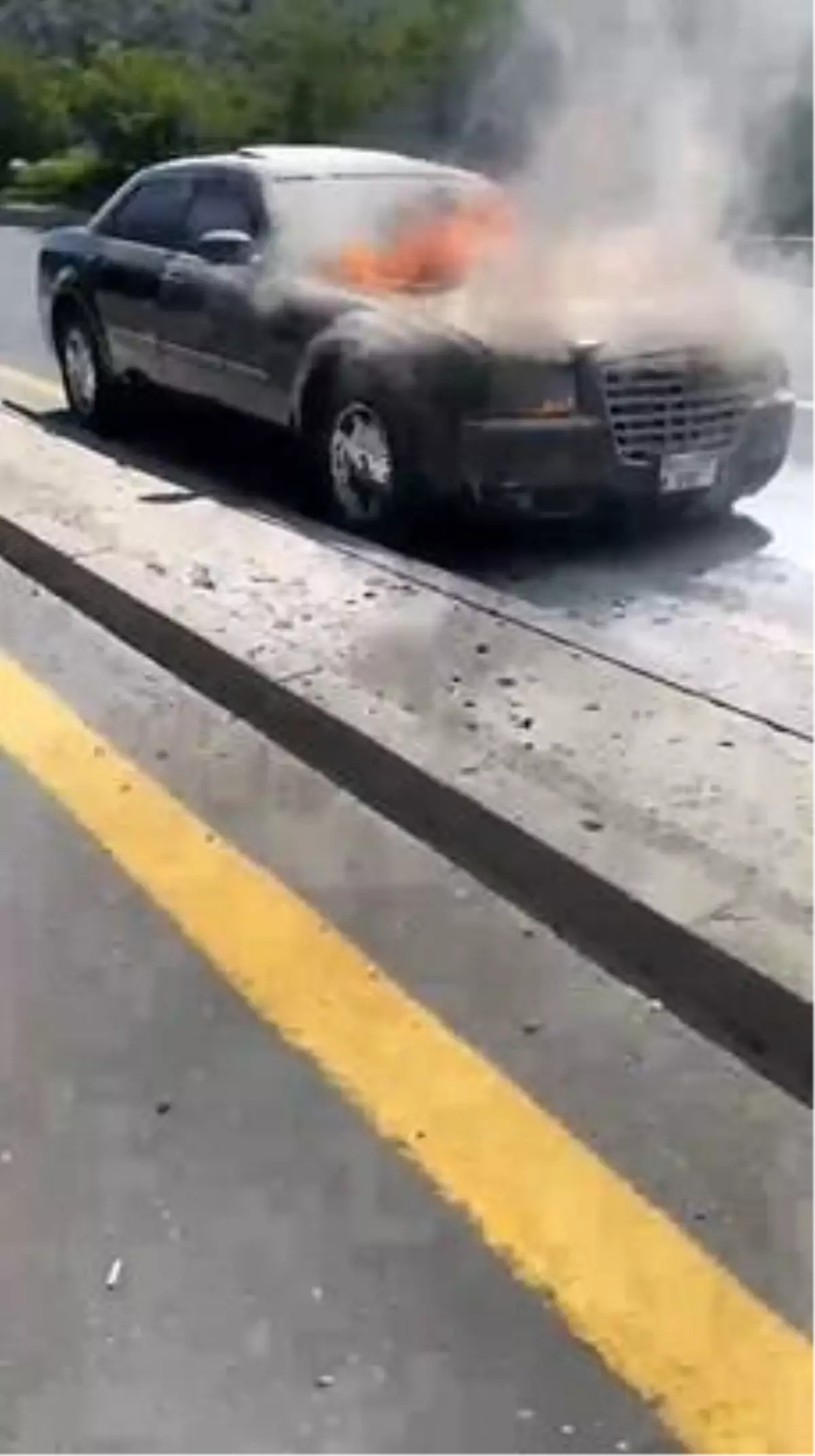 Ankara'da Otomobil Yangını: Yangın Kısa Sürede Söndürüldü