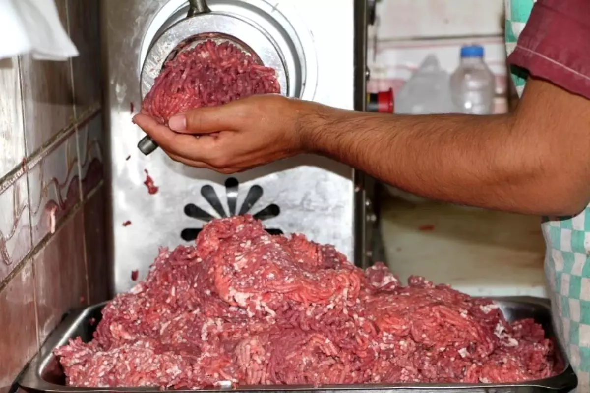 Erzincan'da Kurban Bayramı'nda Kıyma Mesaisi Devam Ediyor