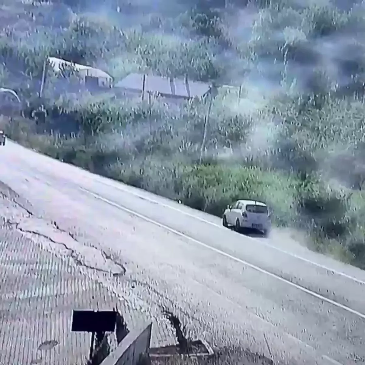 Yığılca'da Kontrolden Çıkan Otomobil Fındık Bahçesine Devrildi
