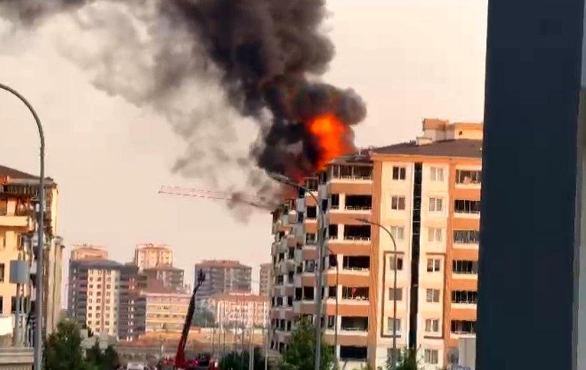 Gaziantep'te 7 Katlı Binada Yangın Çıktı