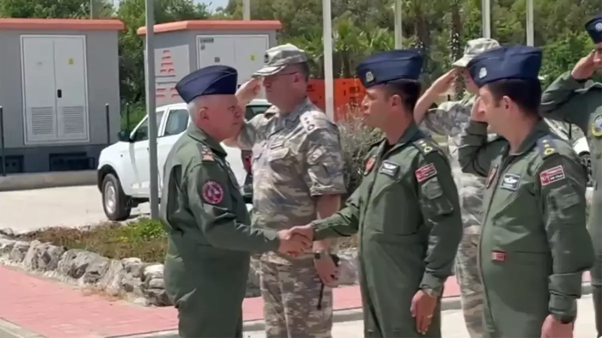 Hava Kuvvetleri Komutanı Kadıoğlu, Bayramda Birlikleri Ziyaret Etti