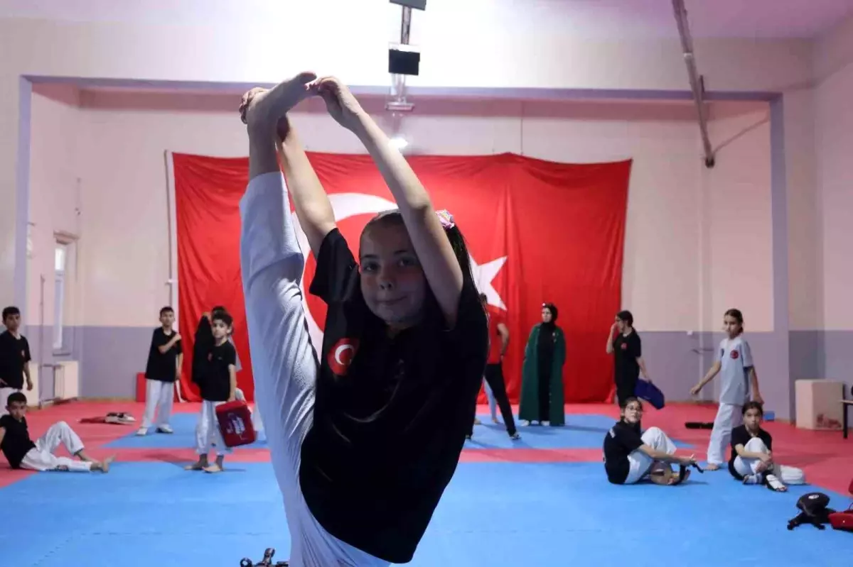 9 Yaşındaki Elif Beril, Taekwondo ile Kayseri Şampiyonu Oldu