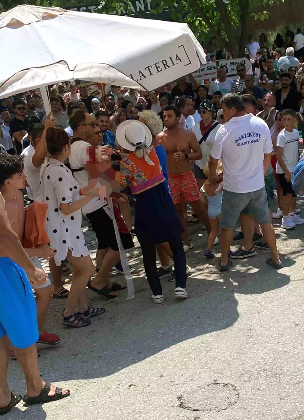 Muğla'da 3 Yaşındaki Çocuk Kanyonda Başına Taş Düşerek Ağır Yaralandı