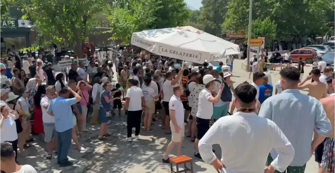 Saklıkent Kanyonu'nda Başına Taş Düşen 3 Yaşındaki Çocuk Ağır Yaralı