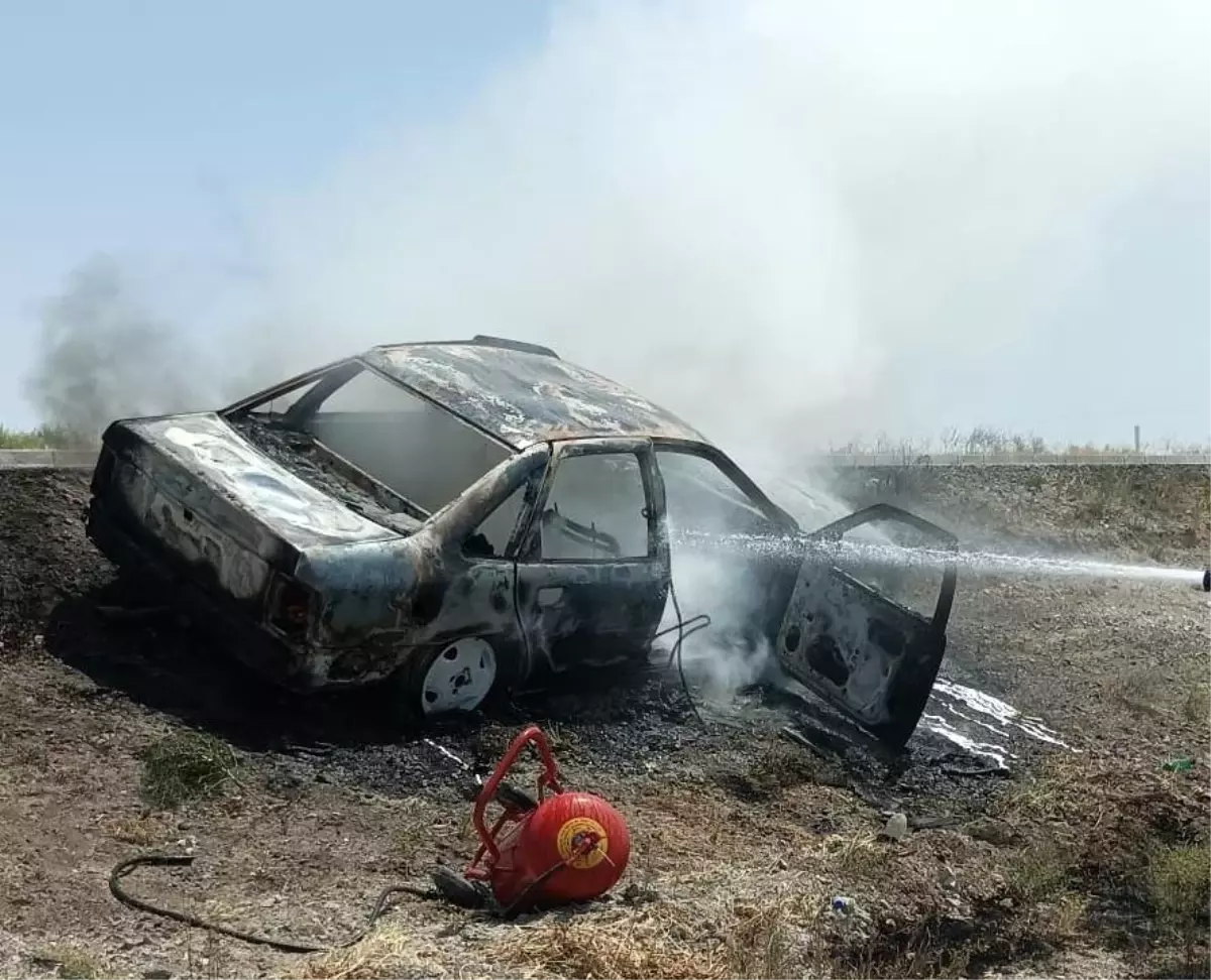 Karapınar'da Seyir Halindeki Otomobil Alev Aldı