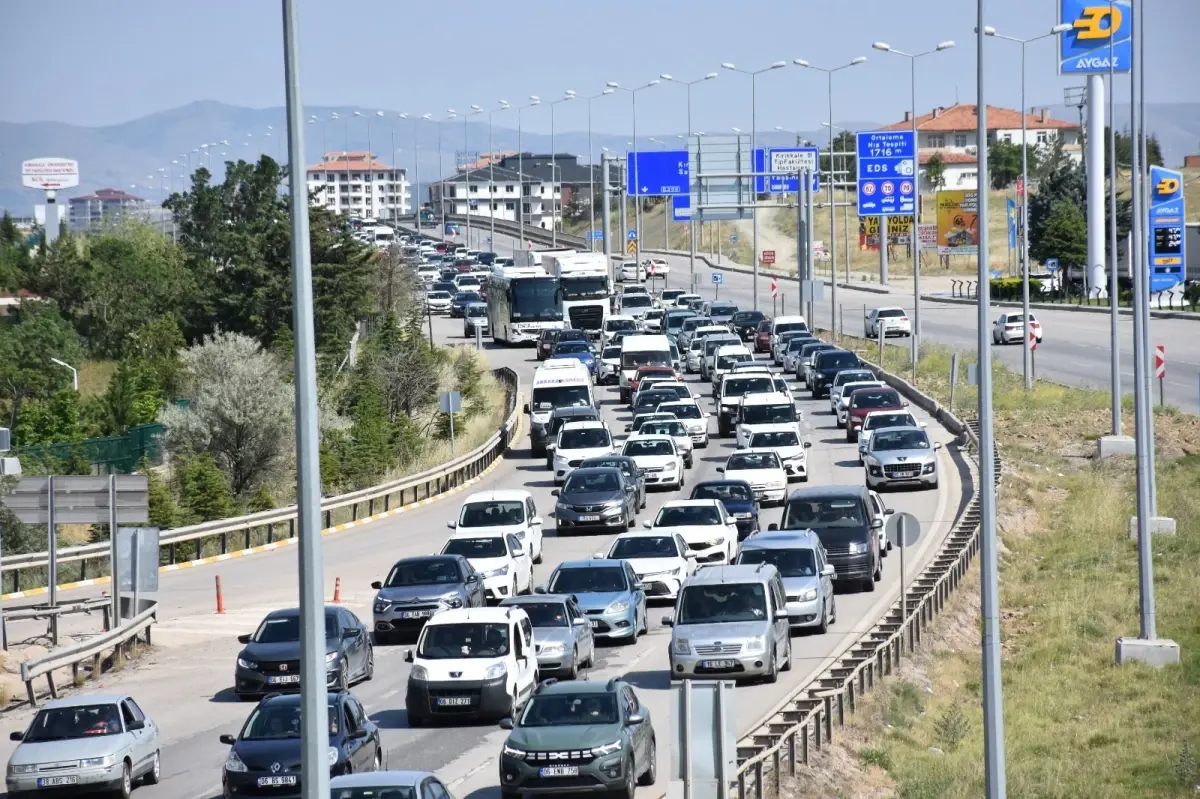 Kırıkkale'de Kurban Bayramı Trafik Yoğunluğu