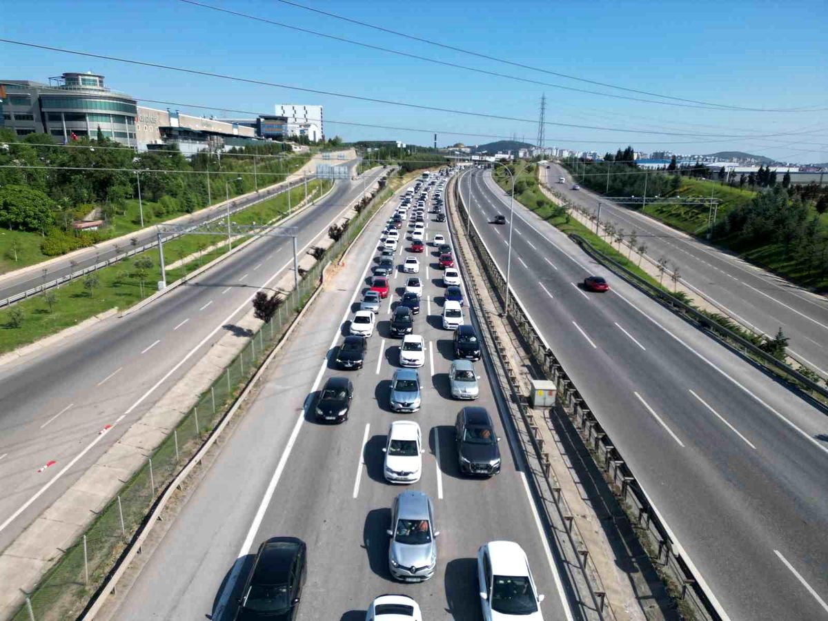 Bayram Dönüşünde Kocaeli'de Kilometrelerce Trafik Kuyruğu