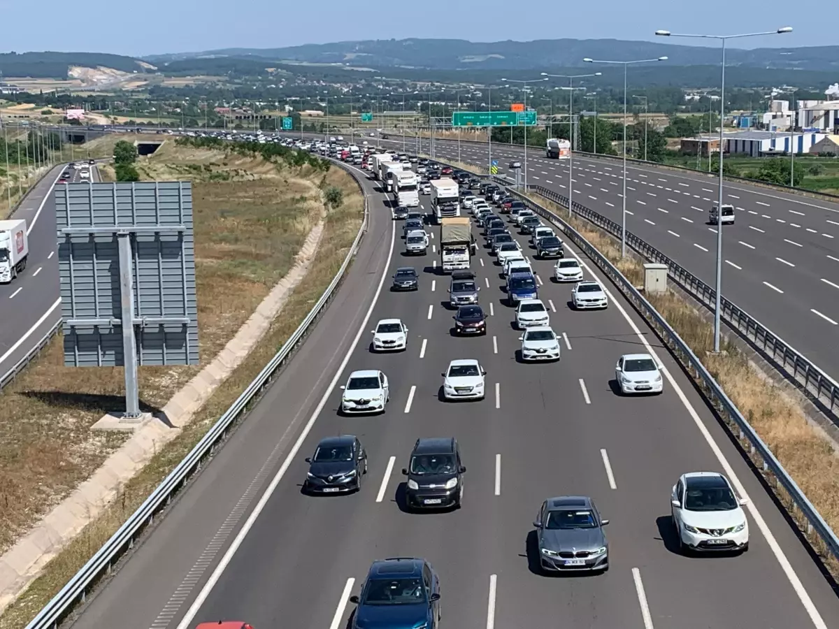 Kurban Bayramı Tatili Dönüşünde Kuzey Marmara Otoyolu'nda Yoğunluk