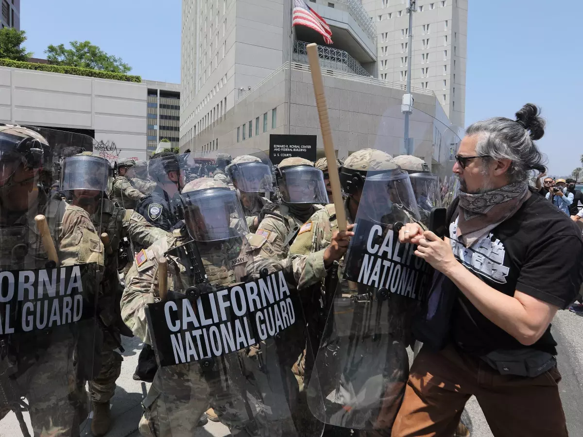 Los Angeles'ta Sınır Protestoları Gerginleşiyor