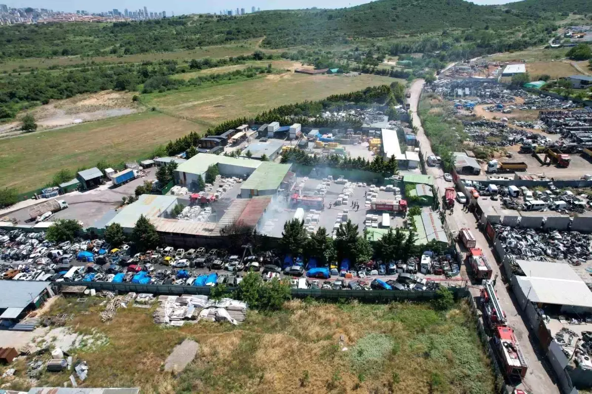 İstanbul Maltepe'de Seramik Deposunda Yangın