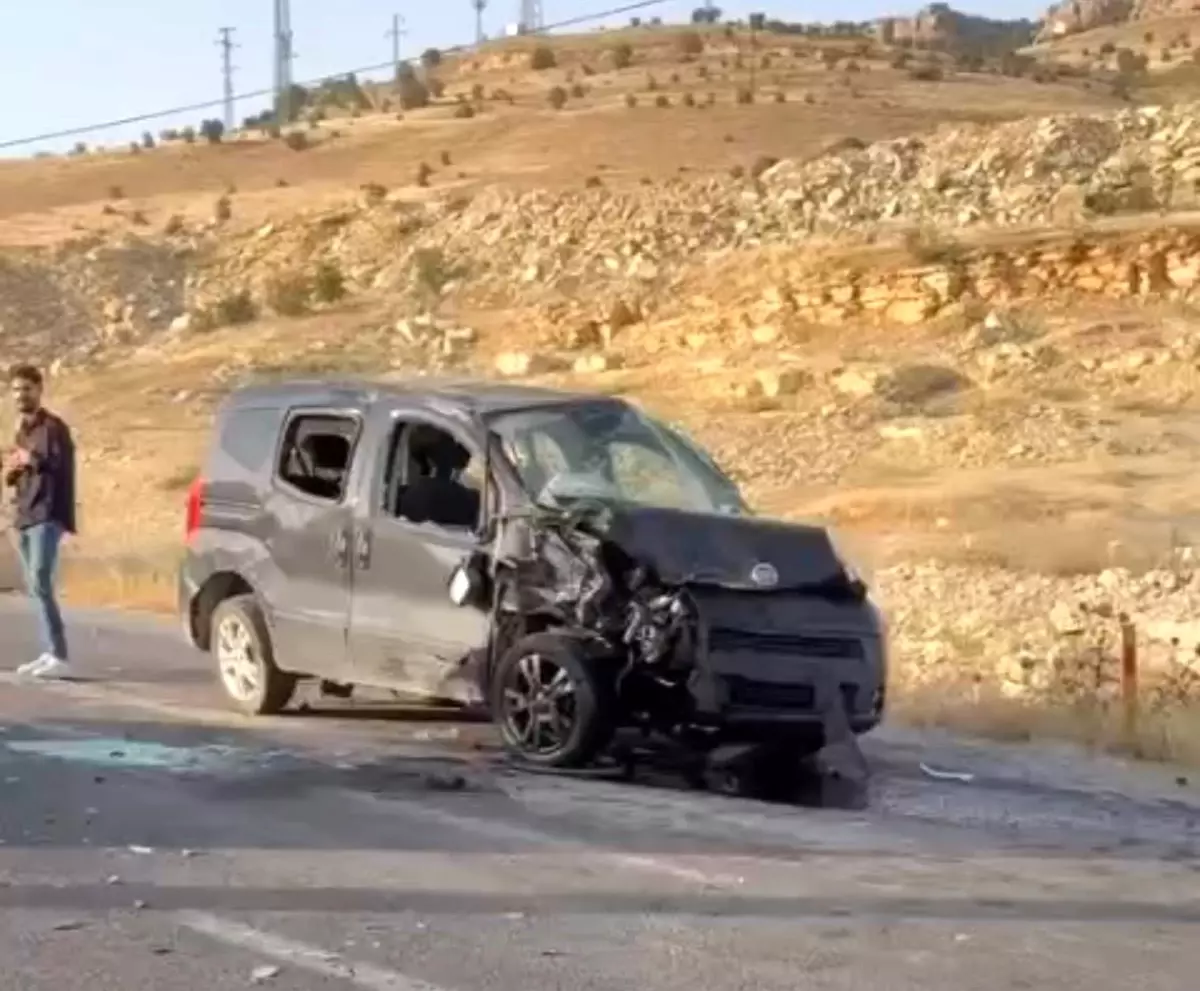 Mardin'de Kamyonet ile Cipin Çarpışması: 9 Yaralı