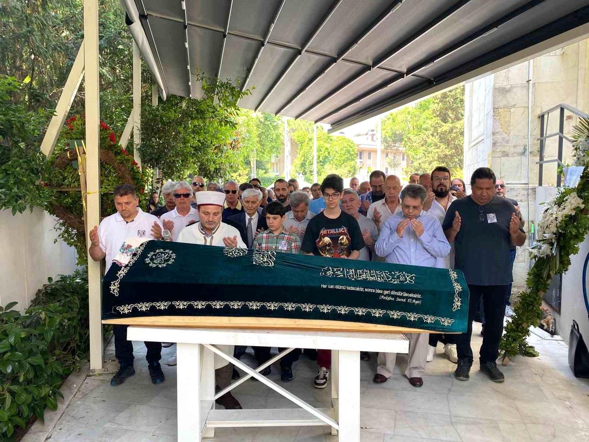 Edebiyat Dünyası Muazzez Akkaya Giray'ı Kaybetti
