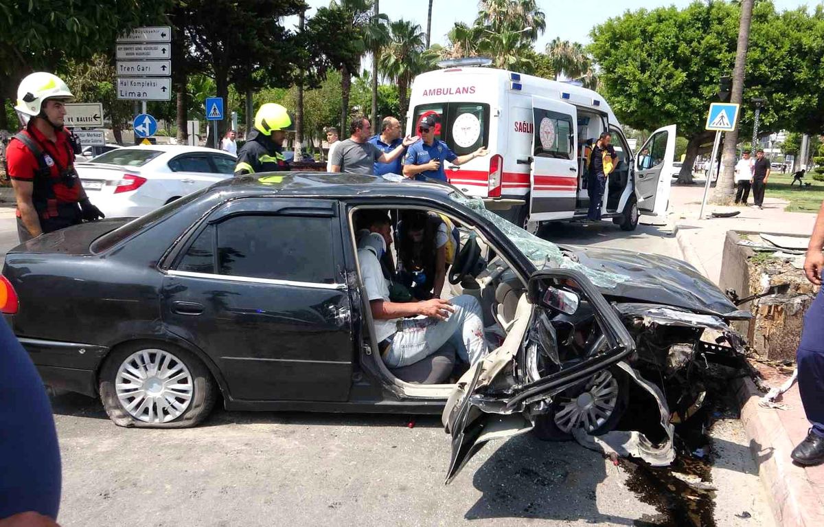 Mersin'de Feci Kaza: 3 Yaralı