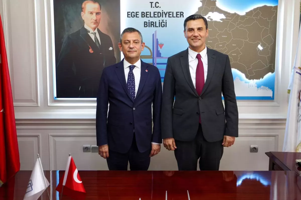 Özgür Özel'den hayatını kaybeden Ferdi Zeyrek'in ardından ilk mesaj: Bir dostu, aklımın ve kalbimin yarısını kaybettim