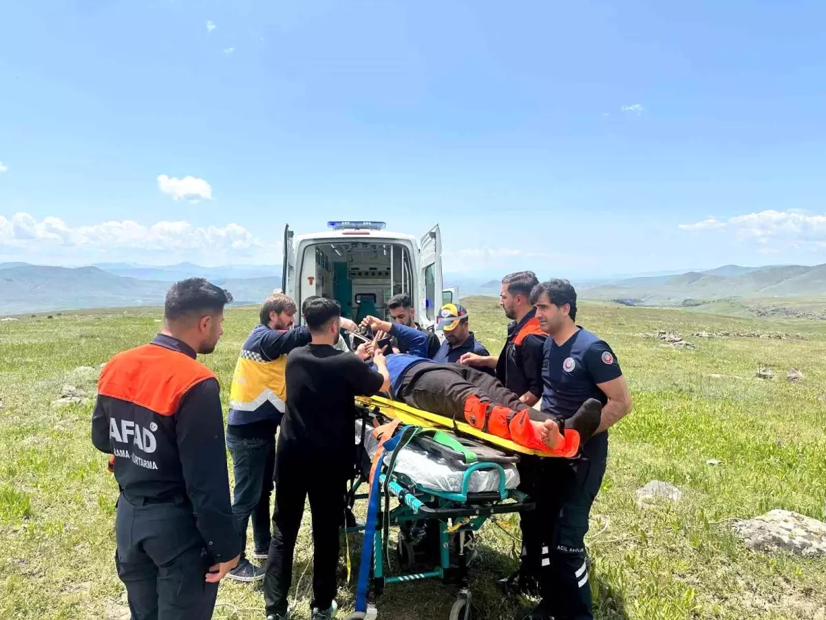 Sarıkamış'ta Kayalıktan Düşen Çoban Yaralandı