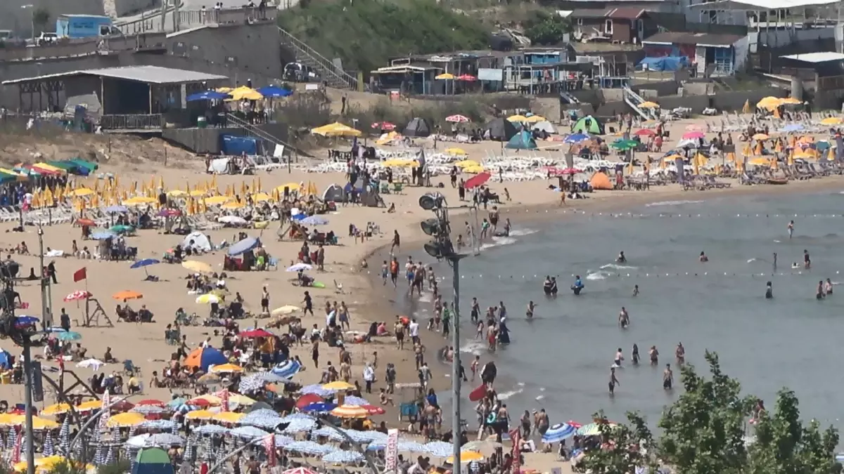 Şile'de Kurban Bayramı Yoğunluğu: Plajlar Kalabalık, Trafik Tıkalı
