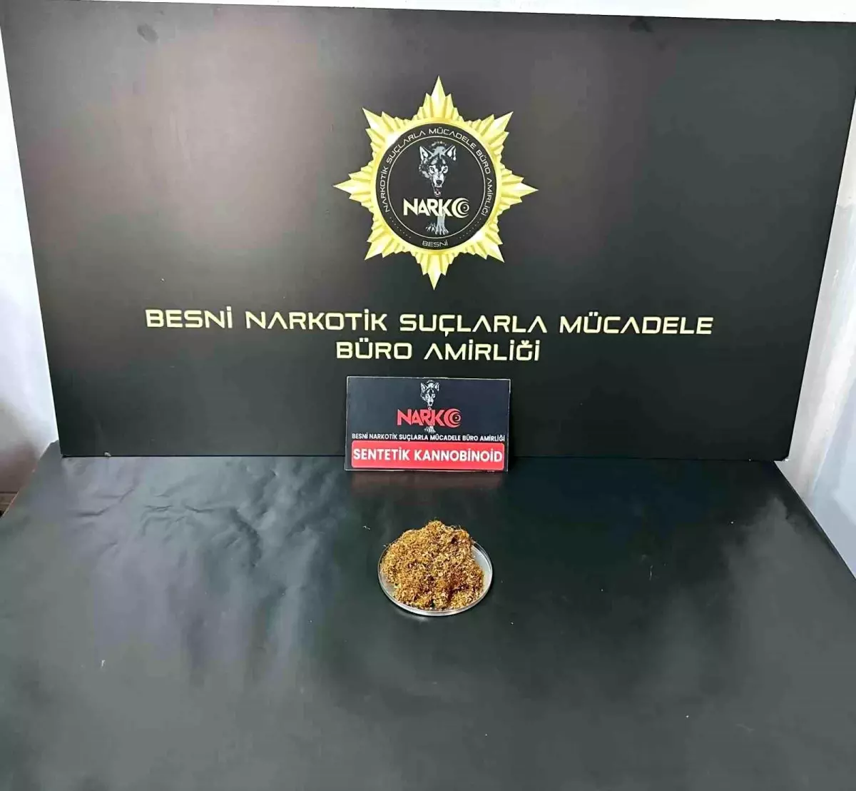 Adıyaman'da İki Kişide Uyuşturucu Hap Ele Geçirildi