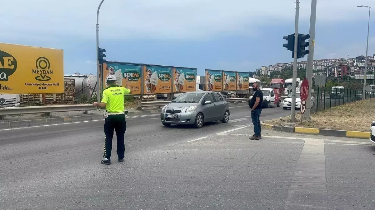 Zonguldak'ta Tatil Dönüşü Uzun Araç Kuyrukları Oluştu