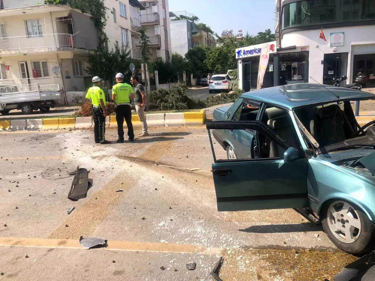 Aydın'da Tofaş Otomobili Ağaca Çarptı: 3 Yaralı