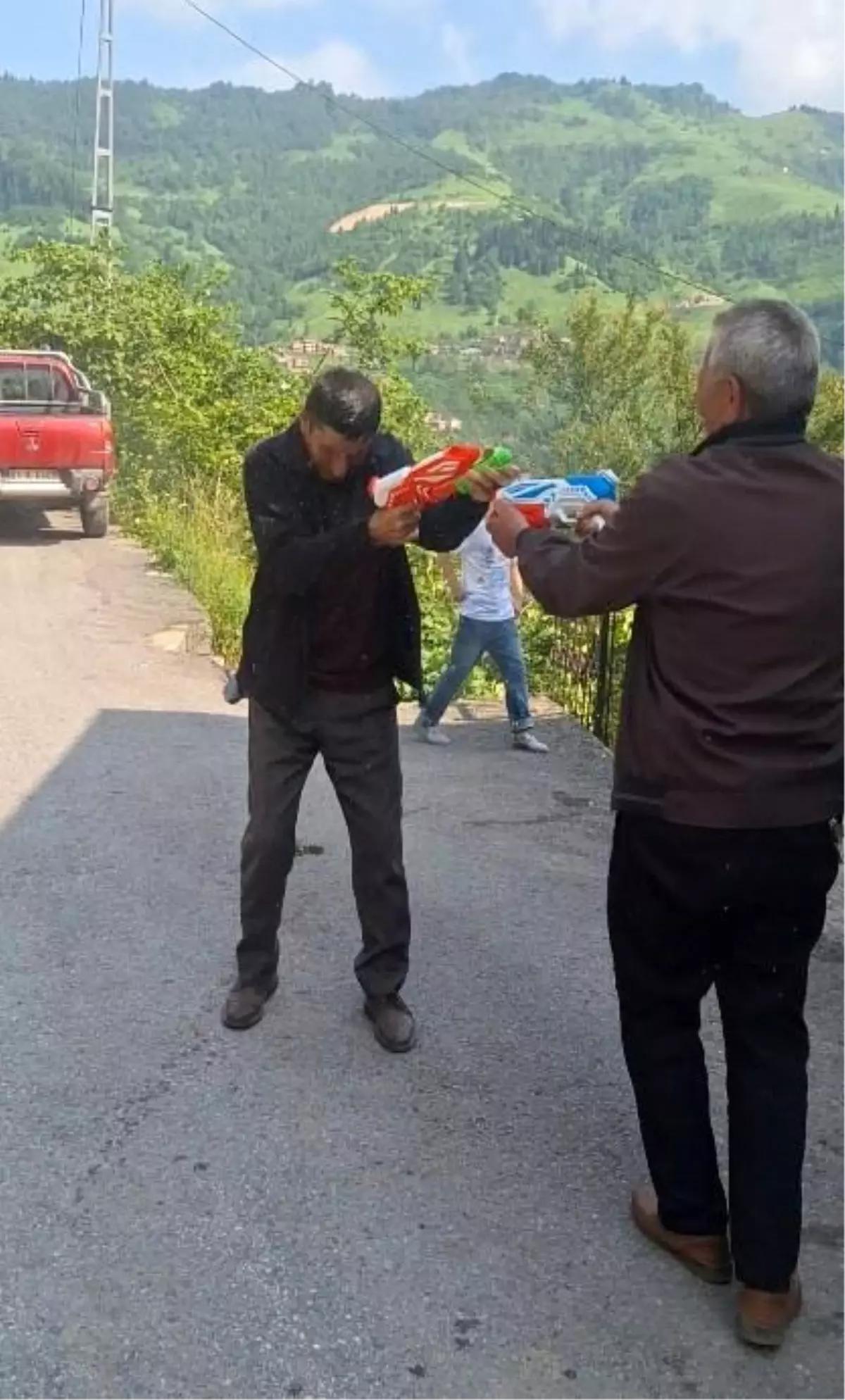 Yomra'da Kurban Bayramı'nda Eğlenceli Su Savaşı