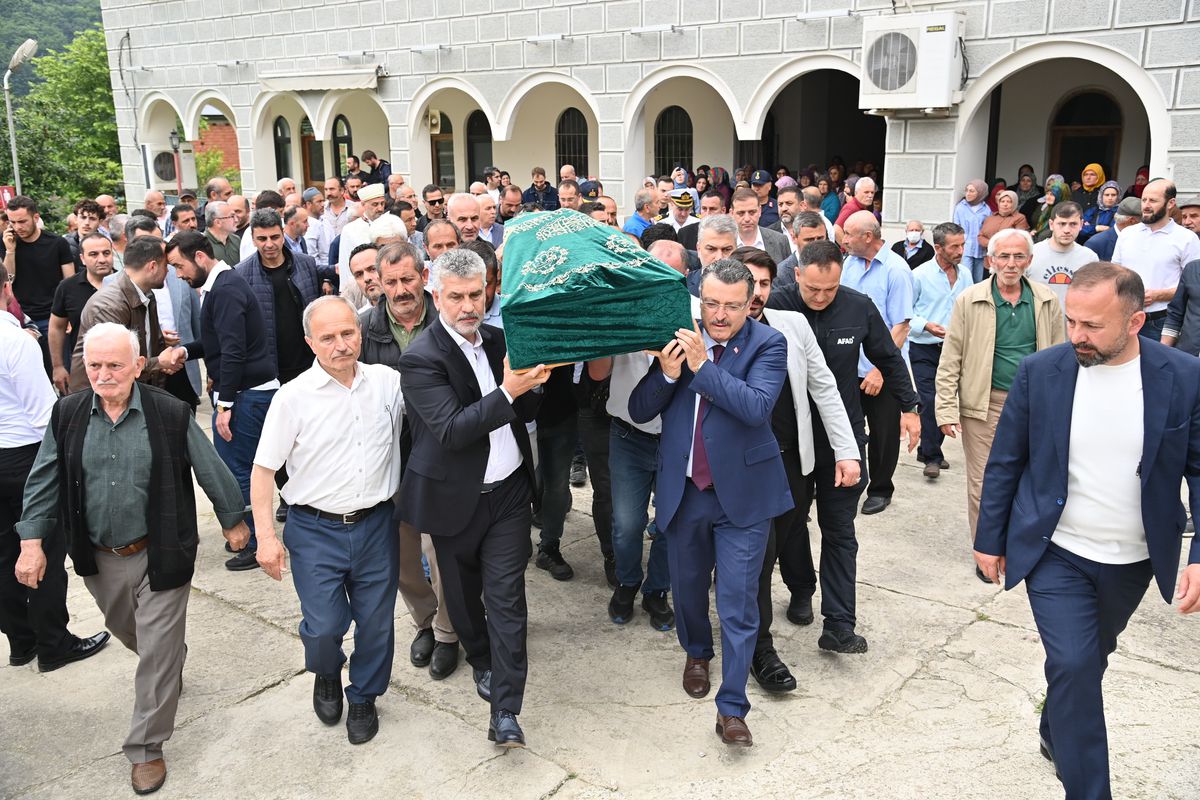 Trabzon'da Sel Kurtarılamayan Hüseyin Aydın Toprağa Verildi