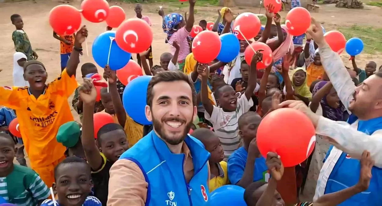 Türk İmam'dan Afrika'da Kurban ve Futbol Buluşması