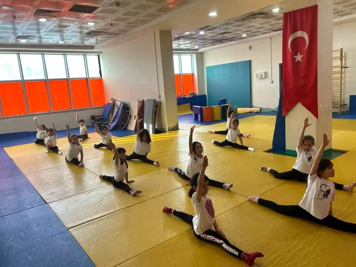 Yeni Spor Salonu'nda Artistik Cimnastik Kurslarına Yoğun İlgi