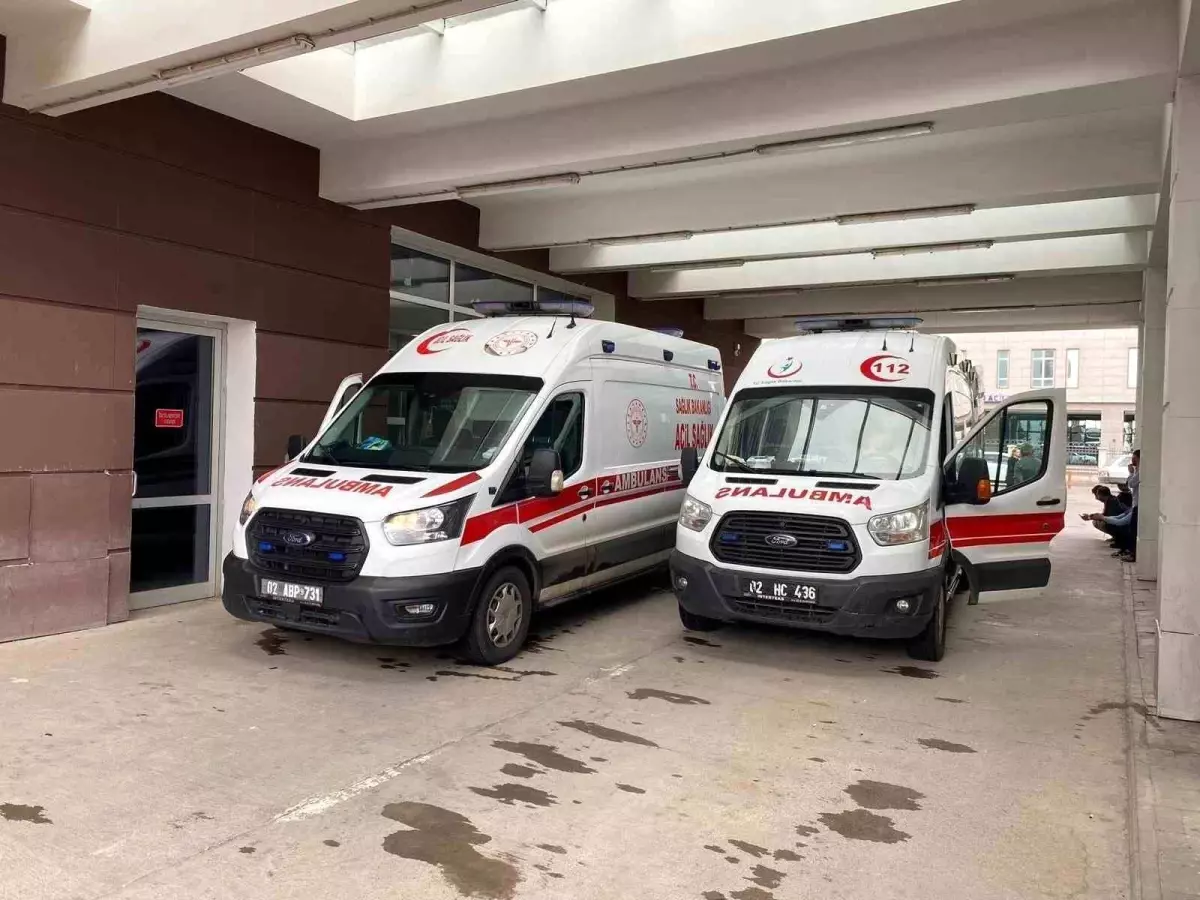 Adıyaman'da Sepetli Motosiklet Devrildi: 3 Yaralı
