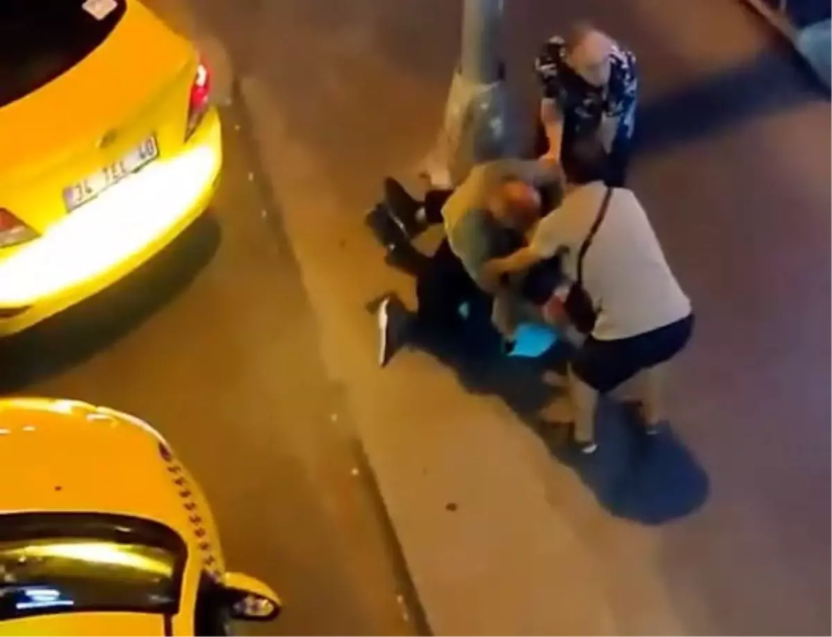 Avcılar'da Taksi Şoförleri Arasında Kavga: 2 Yaralı