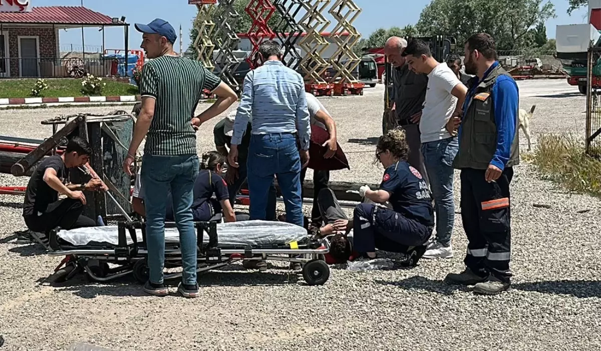 Kütahya'da Vinç Devrildi: 2 İşçi Yaralandı