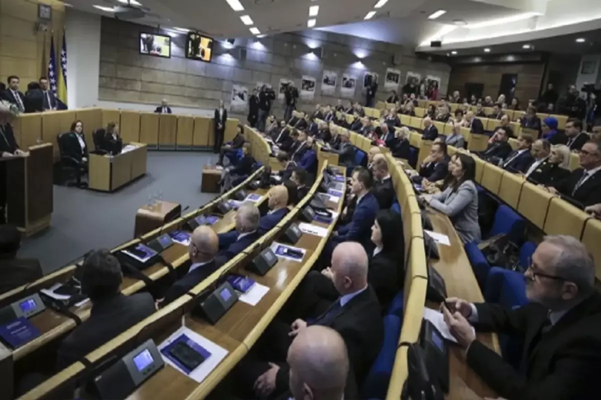 Bosna Hersek'te Meclis oturumu 'yılan' nedeniyle ertelendi