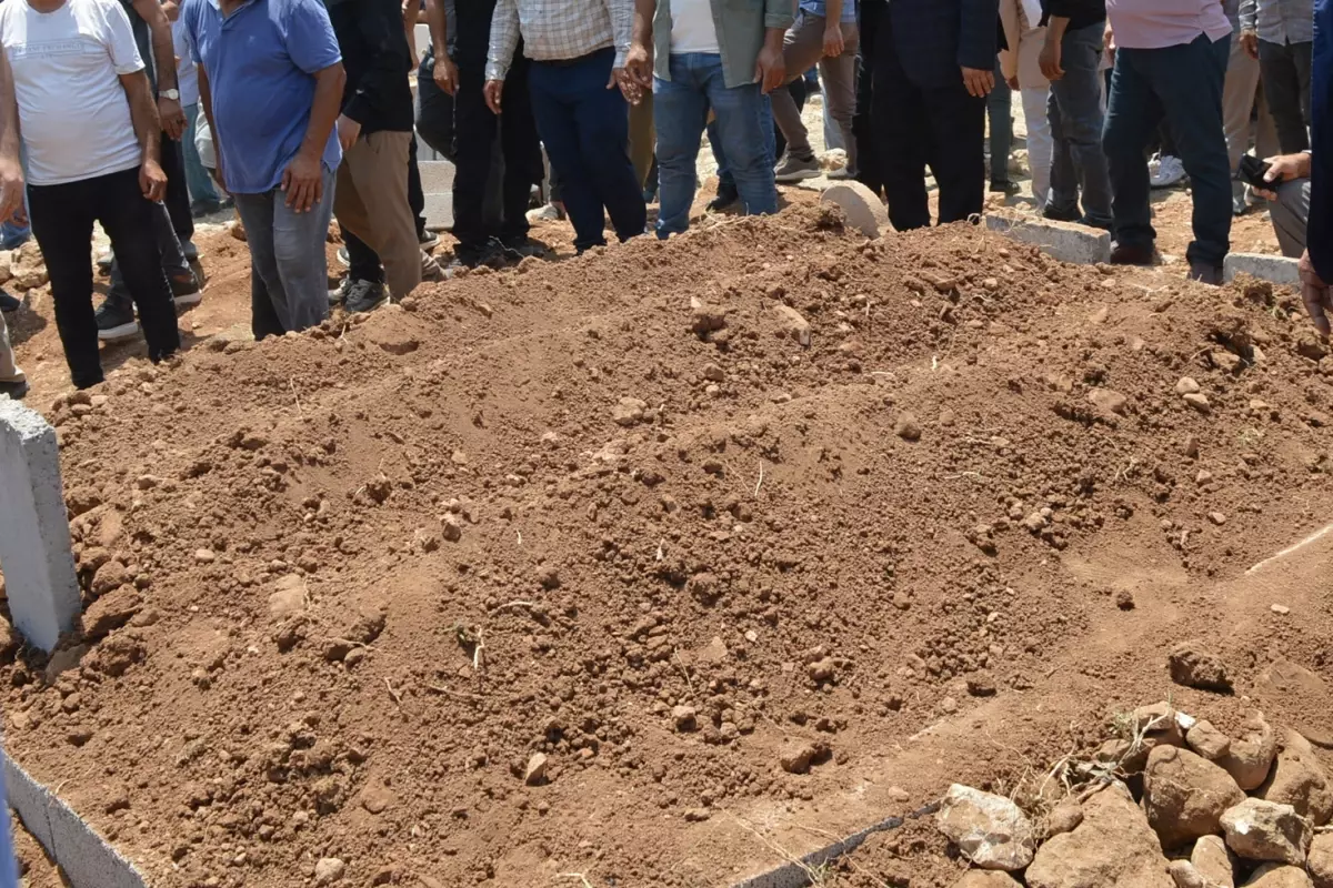 En büyüğü 26 yaşında! 3 kardeş yan yana toprağa verildi