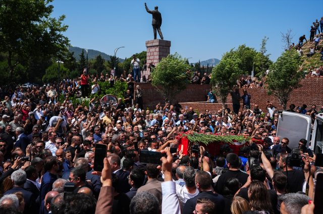 Ferdi Zeyrek'e veda! Özgür Özel gözyaşlarına boğuldu