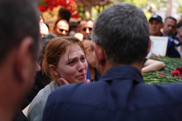 Ferdi Zeyrek'e veda! Özgür Özel gözyaşlarına boğuldu