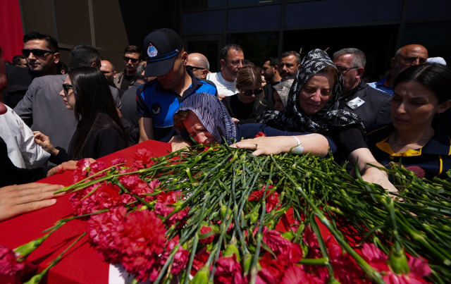 Thousands could not fit in the square during Ferdi Zeyrek's funeral prayer