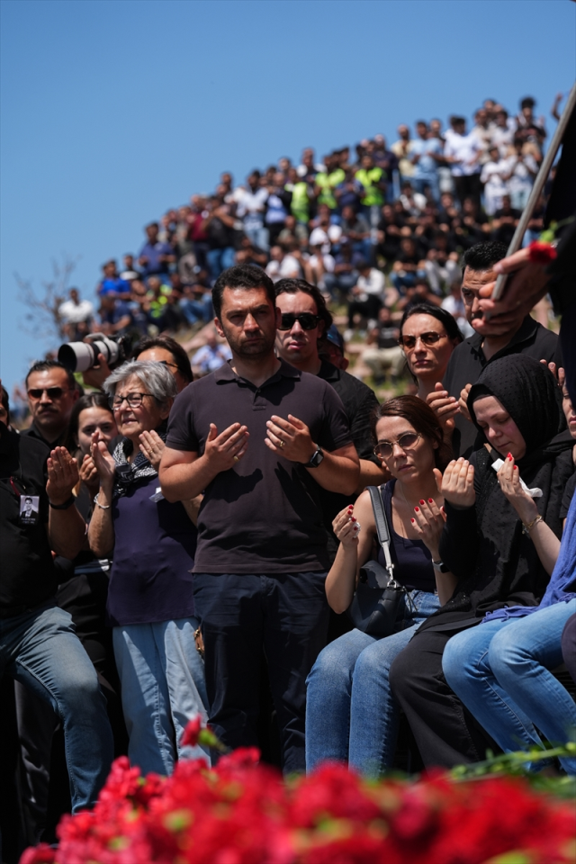 Thousands could not fit in the square during Ferdi Zeyrek's funeral prayer