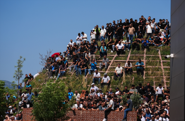 Thousands could not fit in the square during Ferdi Zeyrek's funeral prayer
