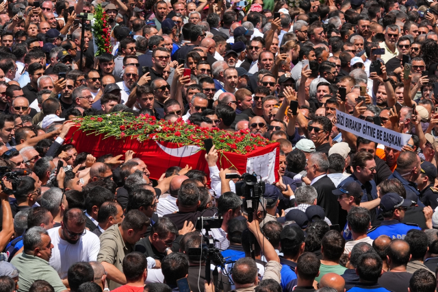 Thousands could not fit in the square during Ferdi Zeyrek's funeral prayer