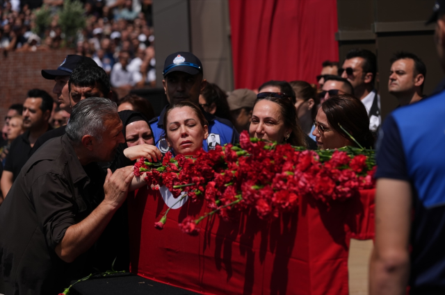 Thousands could not fit in the square during Ferdi Zeyrek's funeral prayer