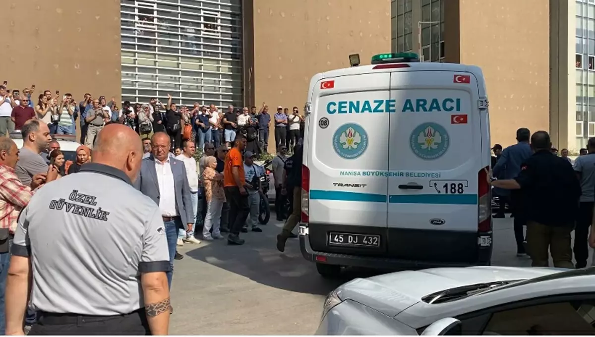 Manisa Büyükşehir Belediye Başkanı Ferdi Zeyrek'in Cenazesi Alındı