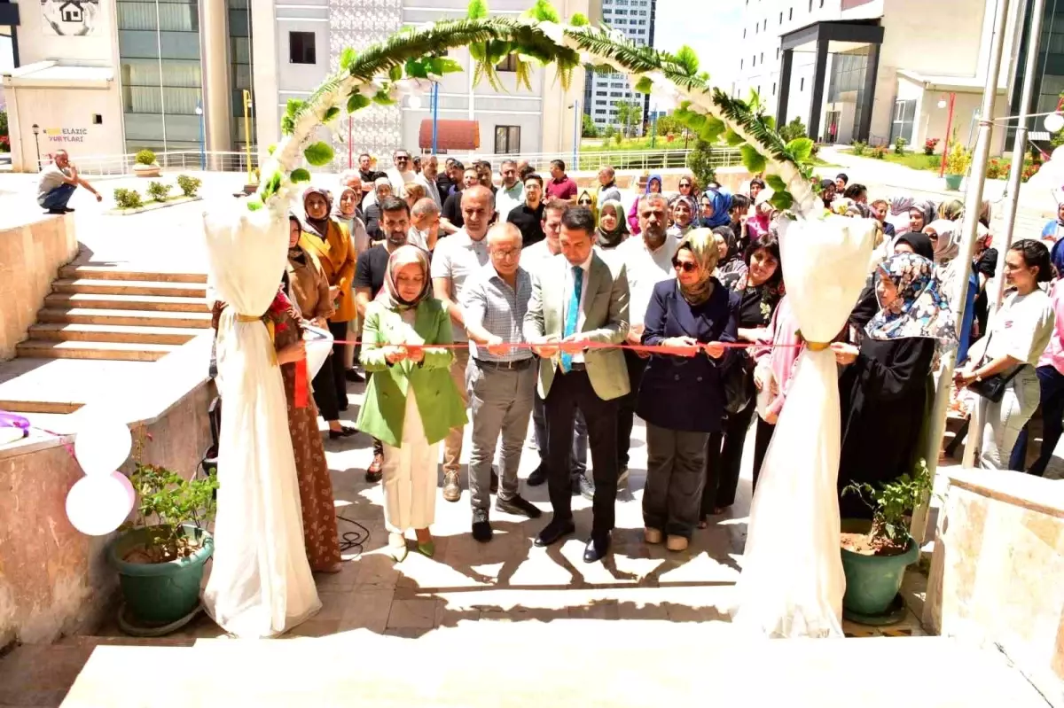 Elazığ Yurtlarında Yıl Sonu Sergisi Büyük İlgi Gördü