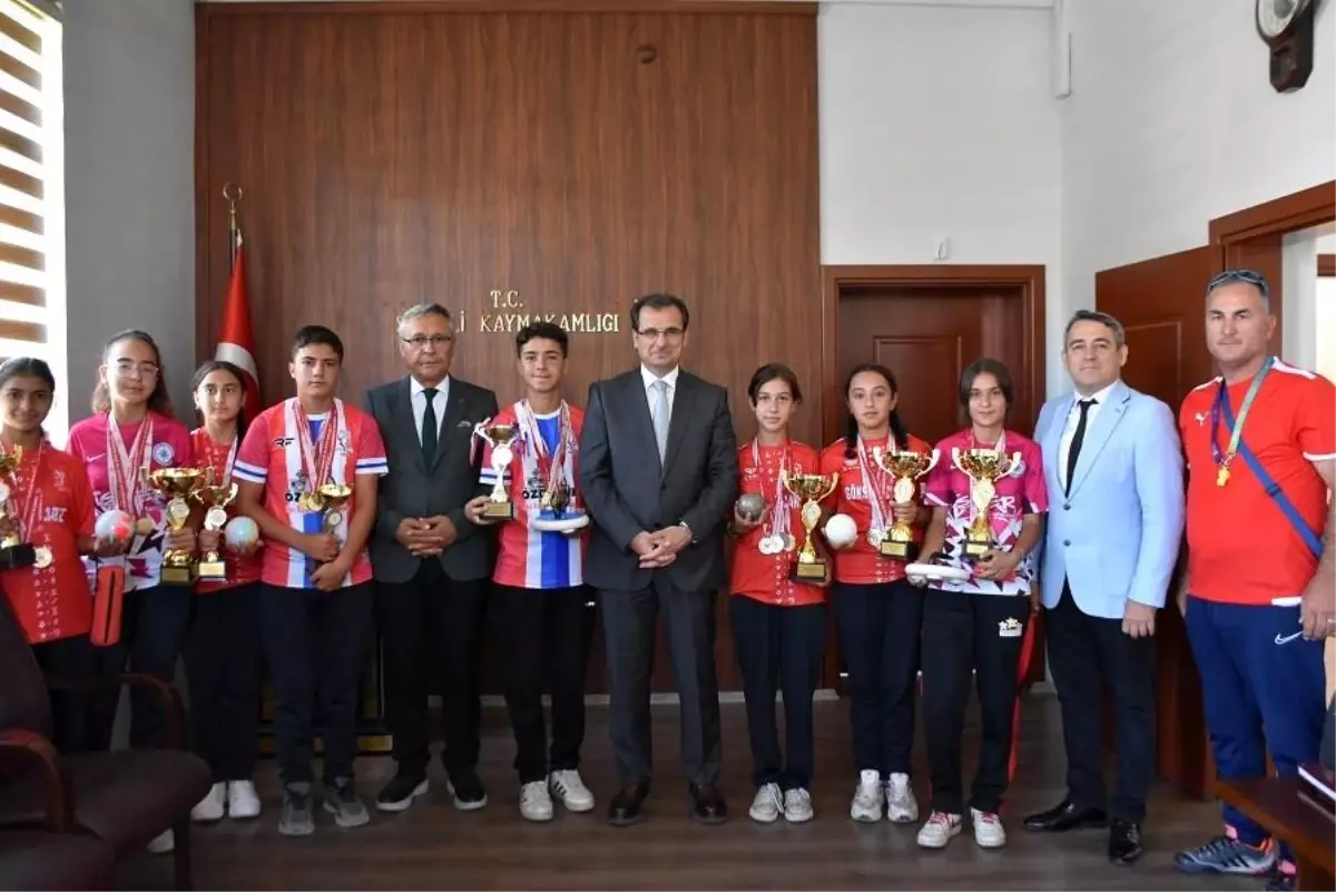 Salihli Ortaokulu Öğrencileri Türkiye Şampiyonluğu ile Döndü