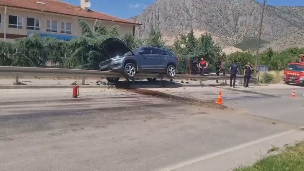Amasya'da Otomobil Bariyere Çarptı: 1 Yaralı
