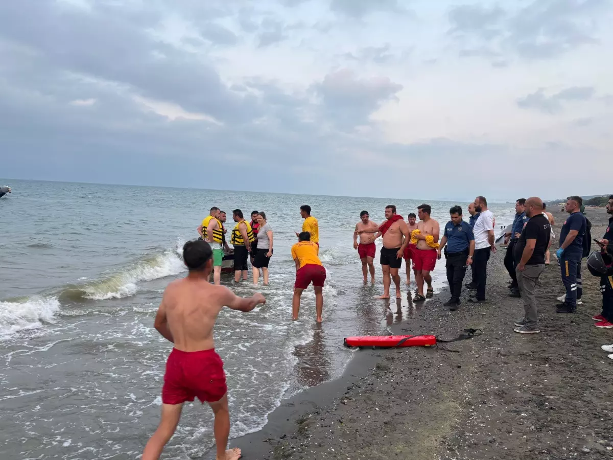 Samsun'da Sandalı Alabora Olan 3 Kişi Kurtarıldı