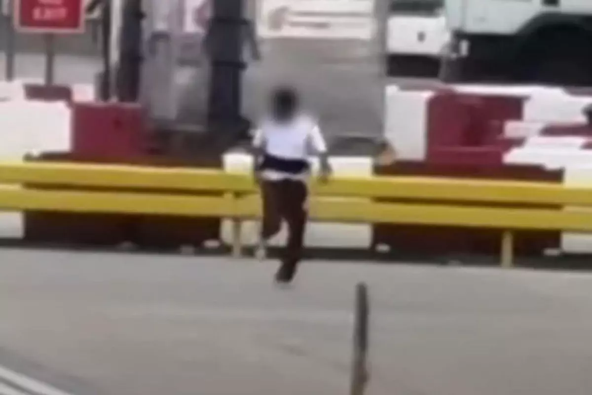 Uçak pistinde polisten kurtulmayı başardı ama sınır dışı edilmekten kurtulamadı