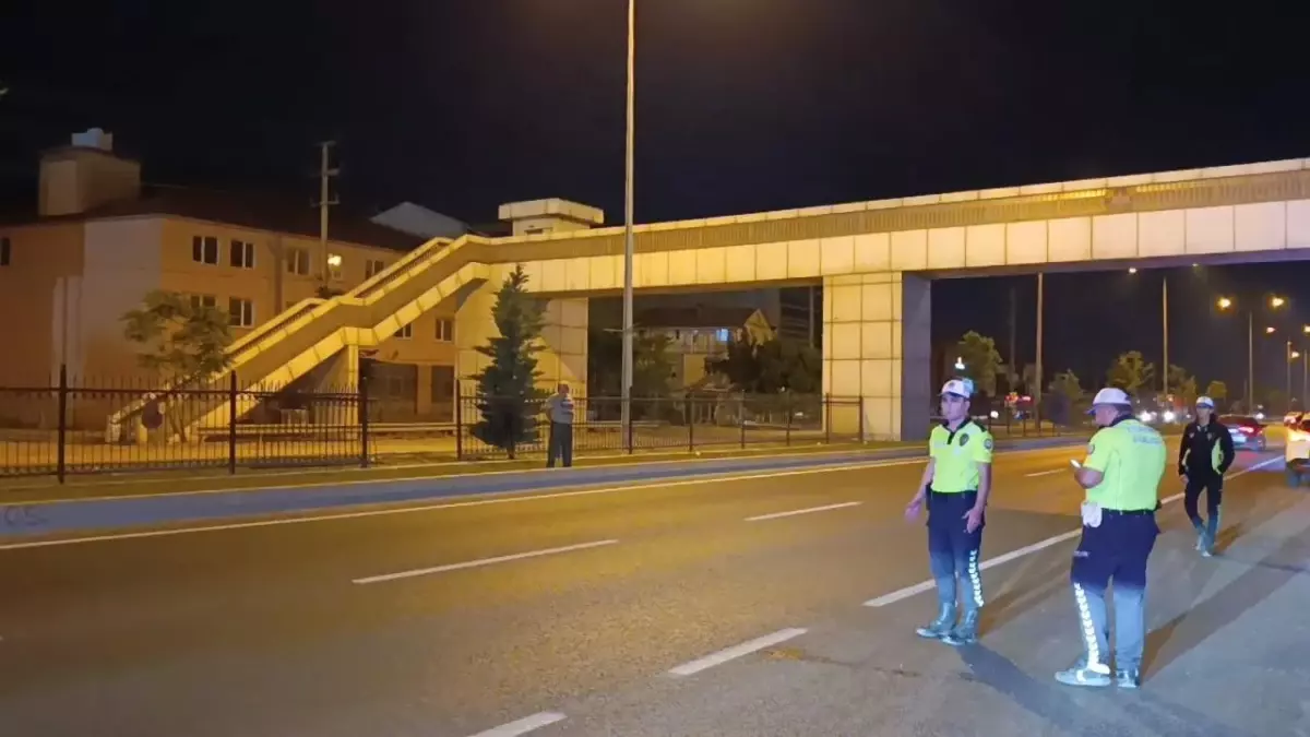 İnegöl'de Otobüs Kazası: Yaya Üst Geçidini Kullanmayıp Yolun Karşısına Geçen Kadın Ağır Yaralandı