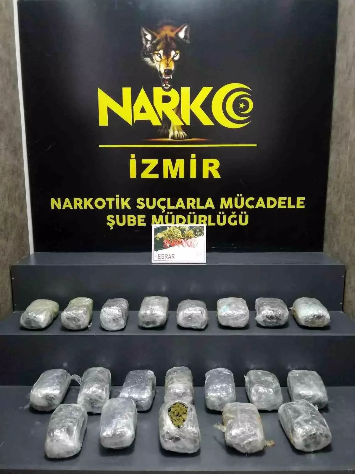 İzmir'de Uyuşturucu Baskını: 11 Kilo Skunk Esrar Ele Geçirildi