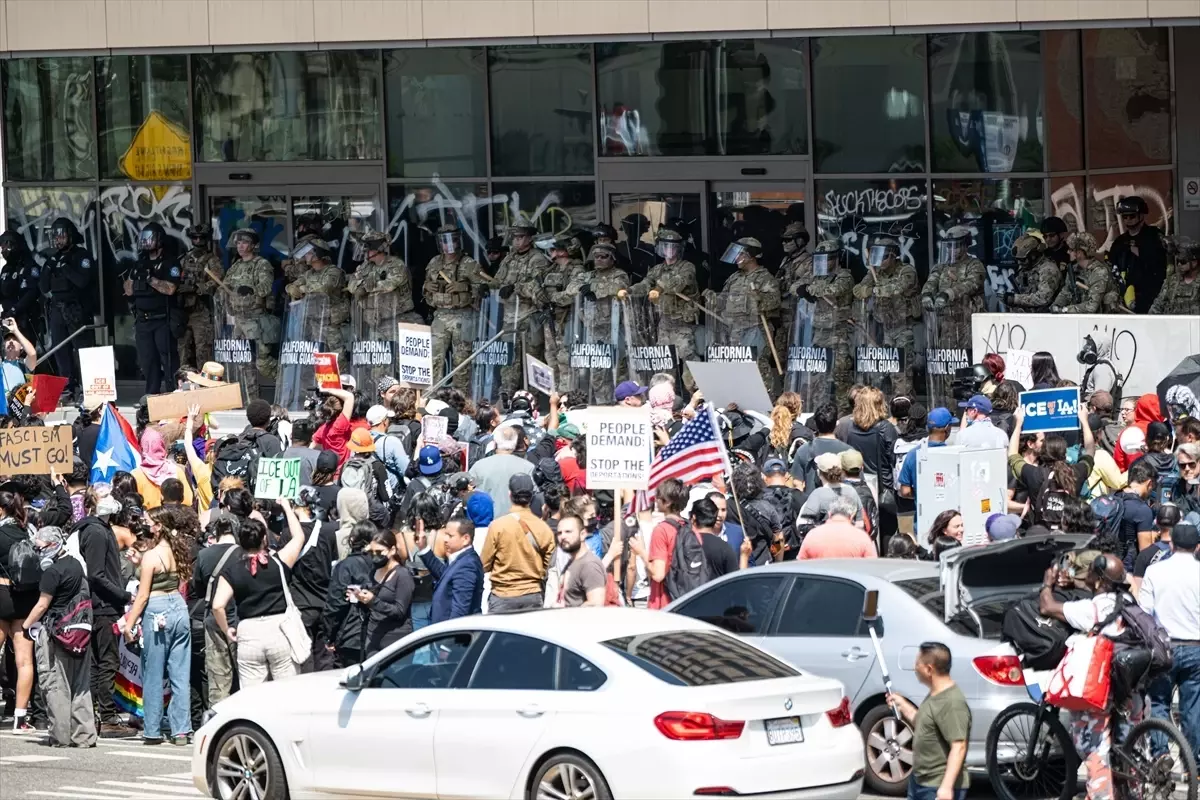 ABD'de iç savaş! ABD'de neler oluyor? Los Angeles sokağa çıkma yasağı ne zaman başladı?