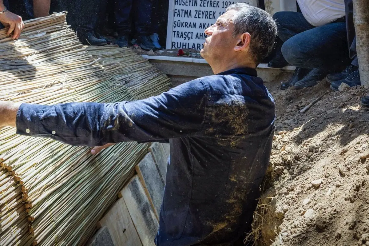 AK Partili Orhan Miroğlu bu fotoğrafa kayıtsız kalamadı