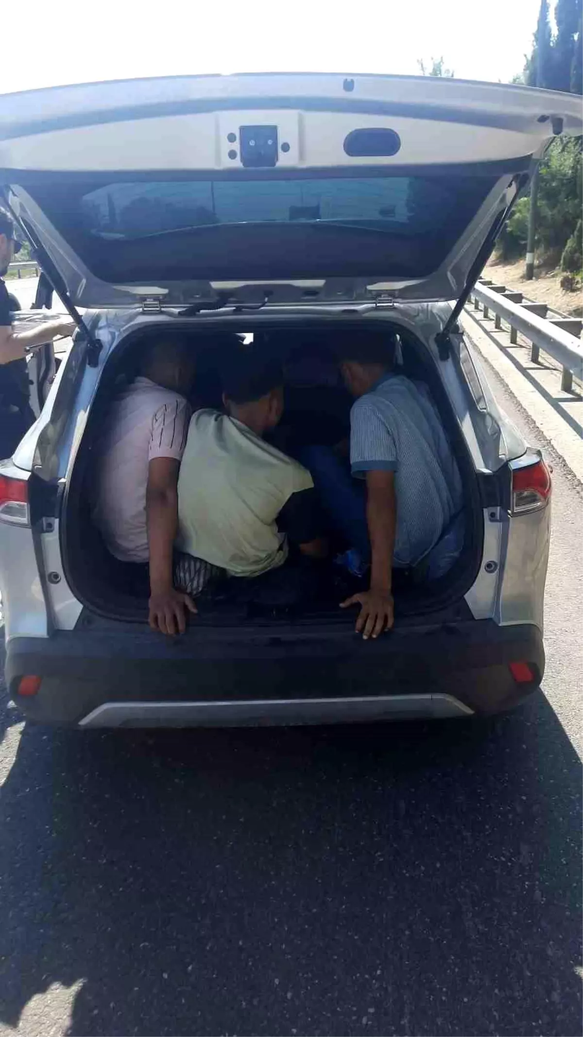 Sakarya'da Düzensiz Göçmen Tacirine Operasyon: 9 Göçmen Yakalandı